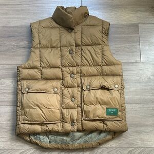 ORVIS Women’s insulated Campfire vest NWOT in neutral “Field Khaki” color. Small
